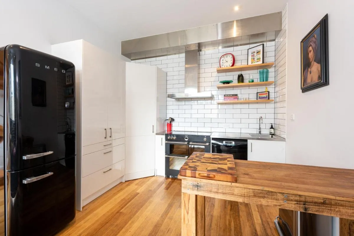 Image 4 of Stylish 3-bed Unit in the Heart of Melbourne CBD!