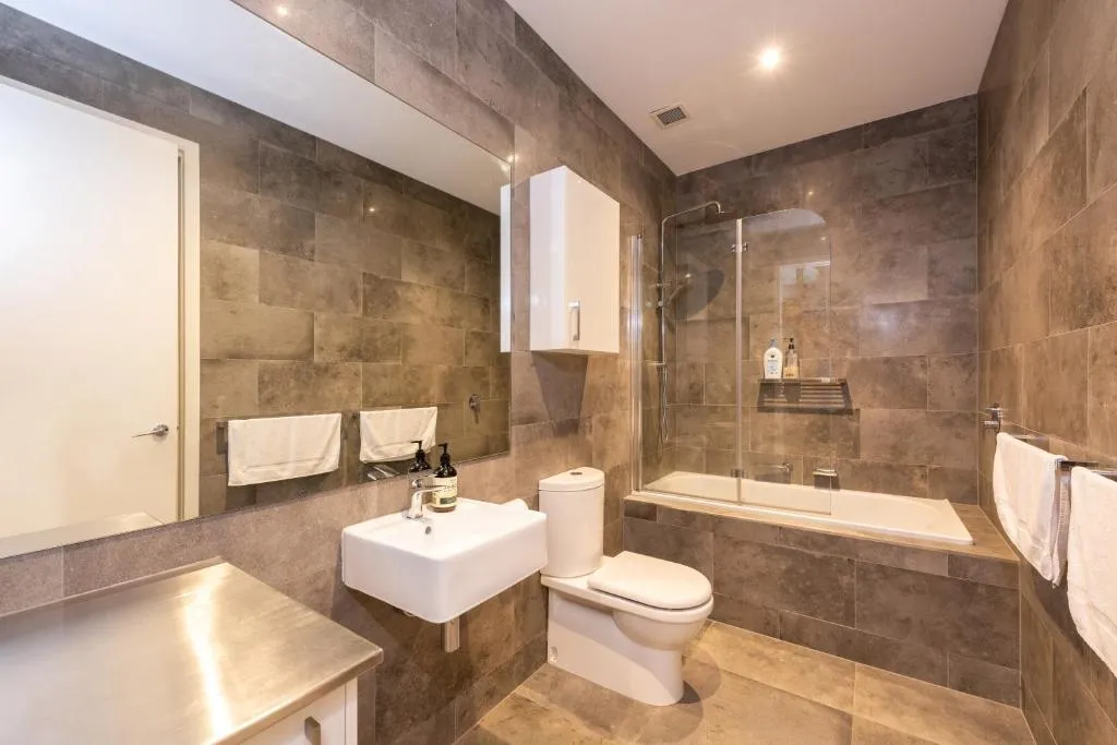 Image of Stylish 3-bed Unit in the Heart of Melbourne CBD!