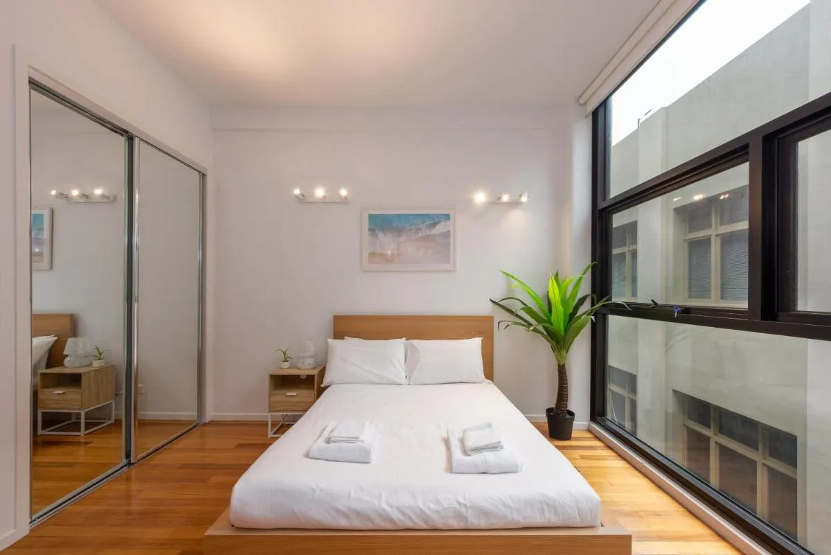 Image 5 of Stylish 3-bed Unit in the Heart of Melbourne CBD!