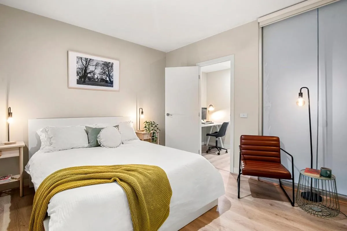 Image 6 of Stylish CBD Apartment Urban Escape & Epic Views!