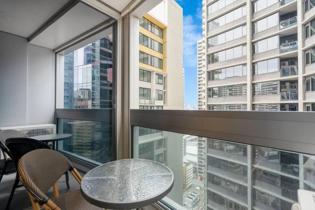 Image 5 of Stylish CBD apt in prime location w Balcony#TF25