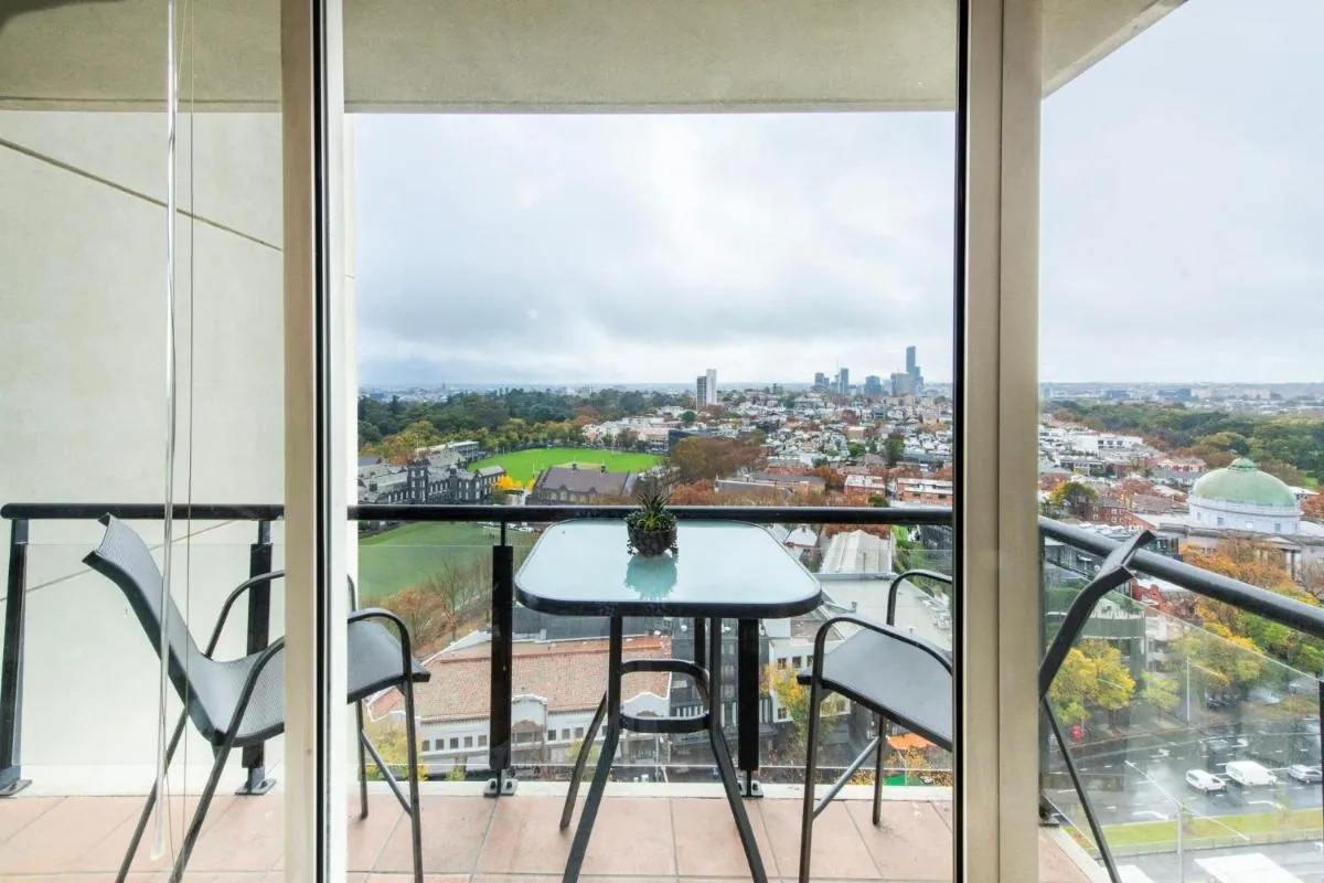 Image 3 of Stylish Cosy Gem w Pool, Tennis Court, & Parking