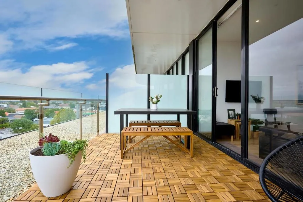 Image of Stylish Urban Retreat Prime Location