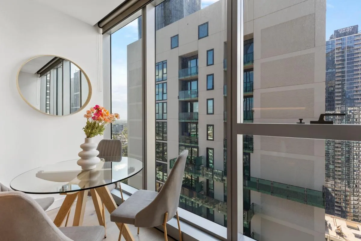 Image 4 of Stylish & Vibrant Apt In Best Location w Gym, Pool
