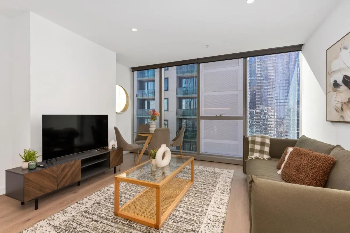 Image 5 of Stylish & Vibrant Apt In Best Location w Gym, Pool