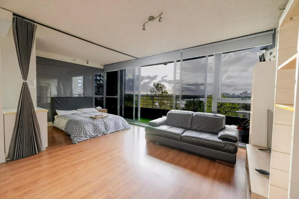 Image 6 of Sunny Retreat & Balcony Near Albert Park