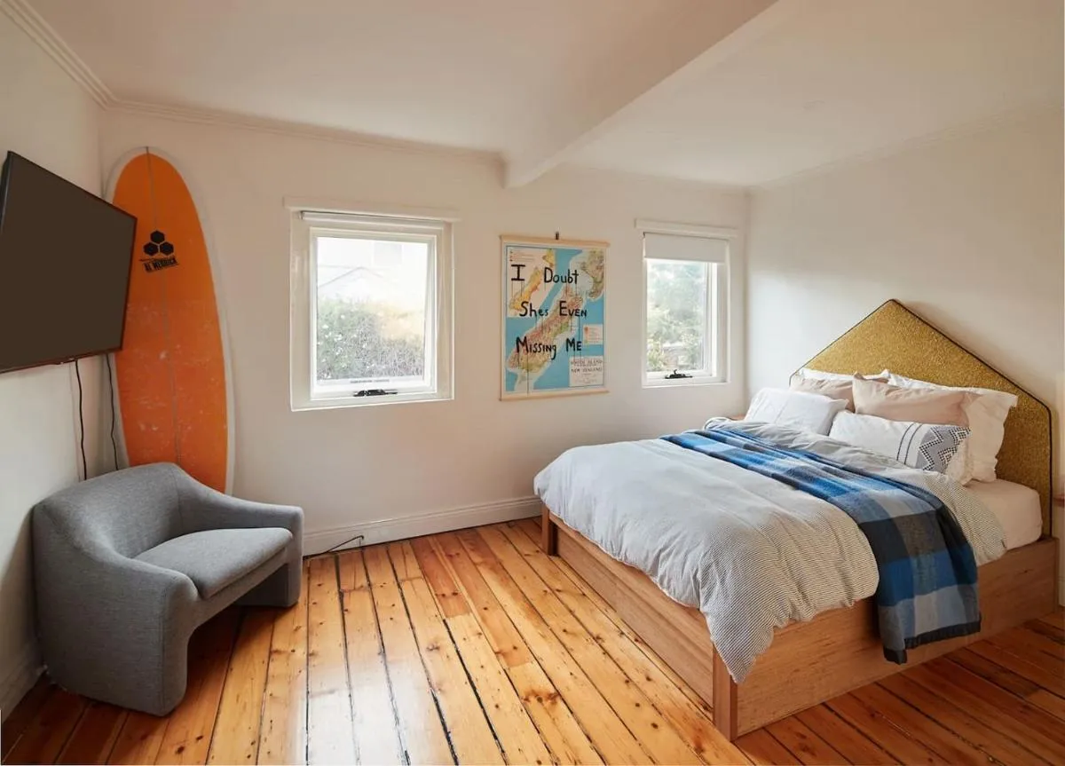 Image 1 of The Retro Soul – Cosy CBD Refuge for Creative Minds