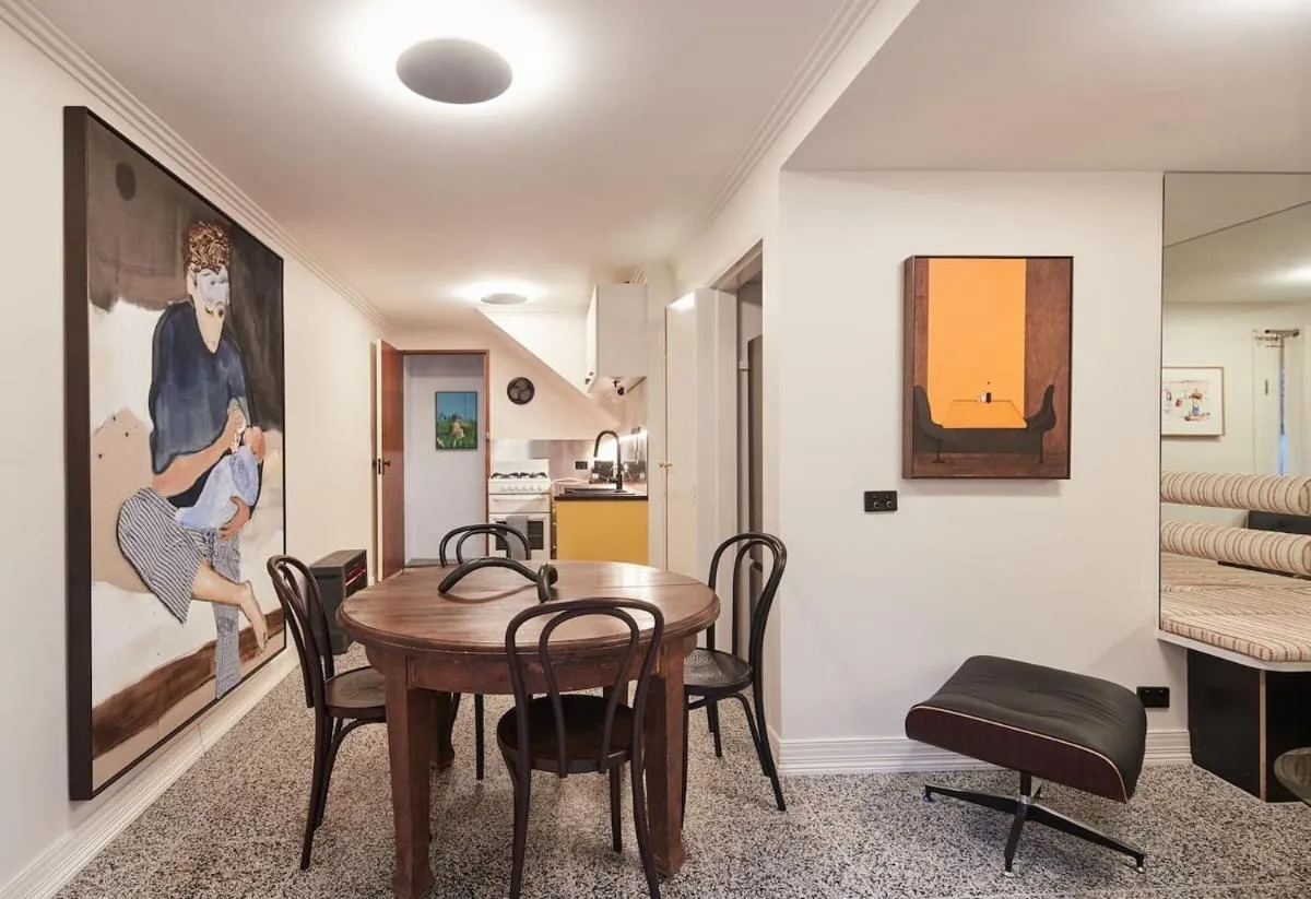 Image 2 of The Retro Soul – Cosy CBD Refuge for Creative Minds