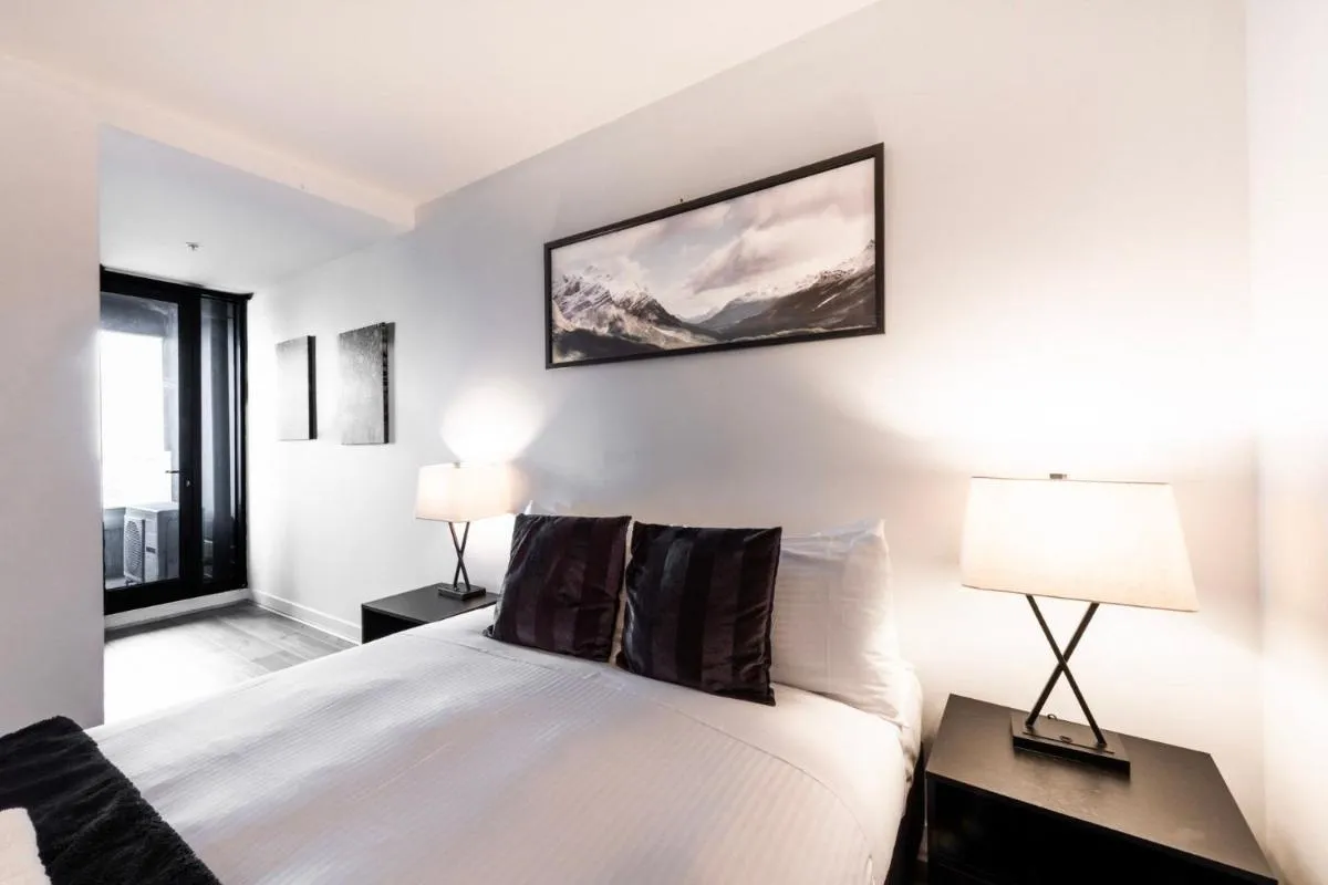 Image 1 of Trendy 2BR with Pool, Gym & Carpark in Prime Spot
