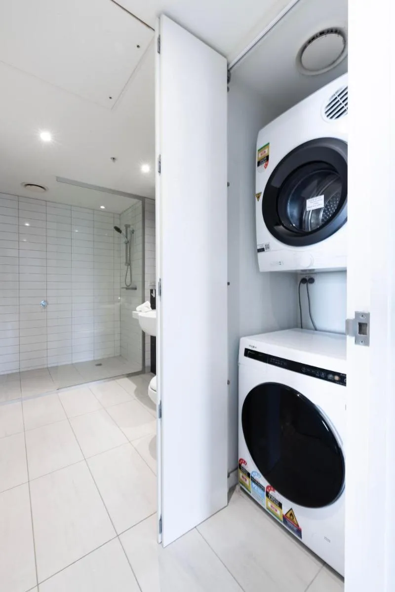 Image 3 of Trendy 2BR with Pool, Gym & Carpark in Prime Spot