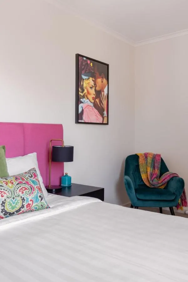 Image 6 of Trendy Elwood Apartment