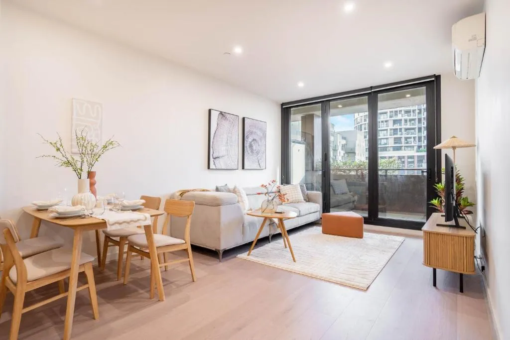 Image of Unparalleled City Convenience 2BR apt Free Parking #EQ07