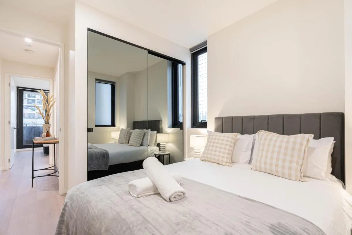 Image 5 of Unparalleled City Convenience 2BR apt Free Parking #EQ07