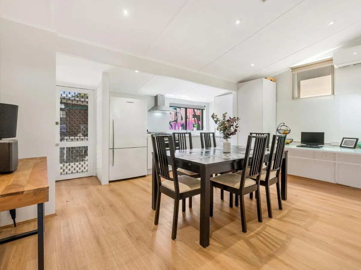 Image 3 of Walk to the MCG & AAMI Park – Free Late Checkout – Great location & Backyard