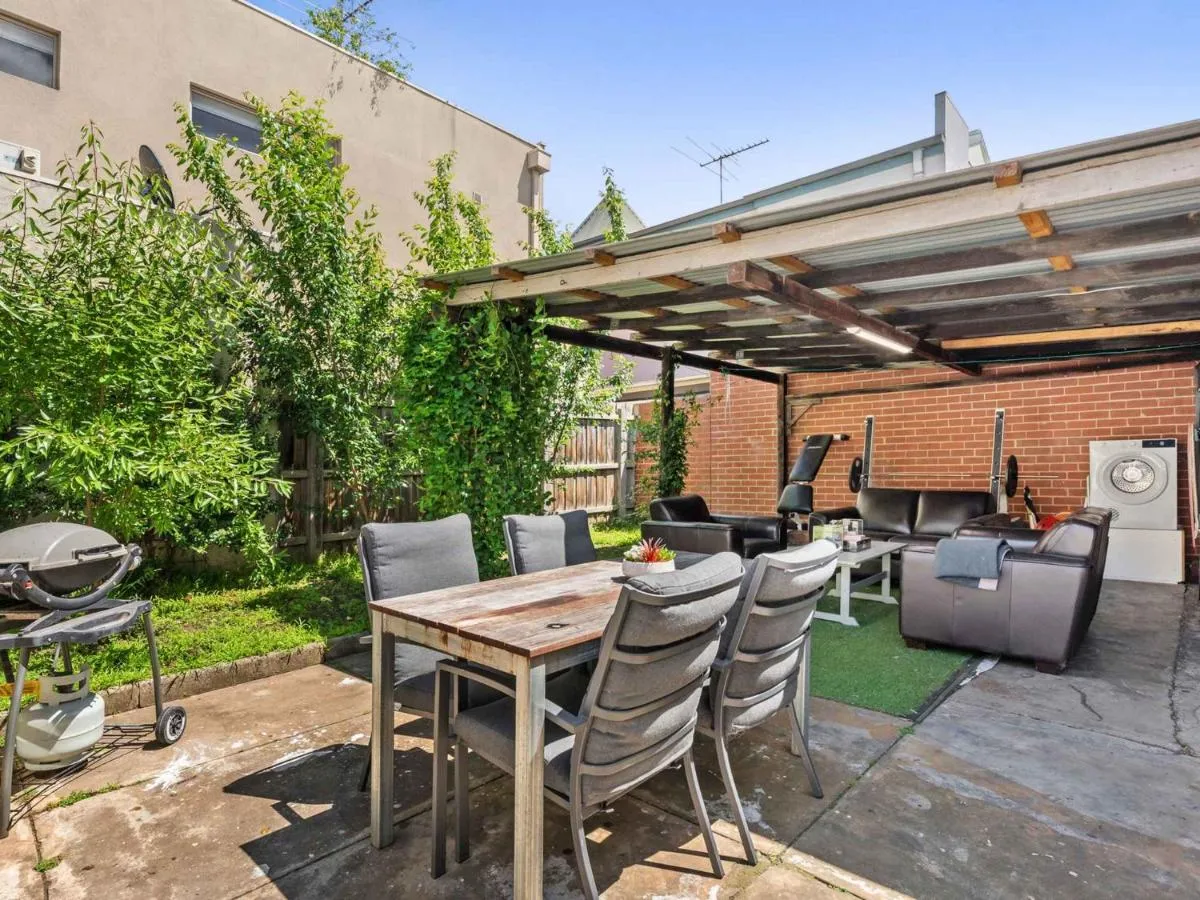 Image 4 of Walk to the MCG & AAMI Park – Free Late Checkout – Great location & Backyard