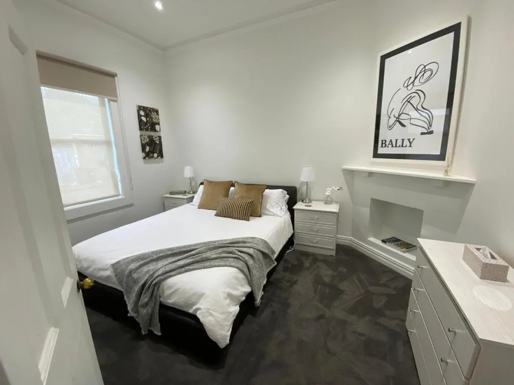Image 5 of Walk to the MCG & AAMI Park – Free Late Checkout – Great location & Backyard