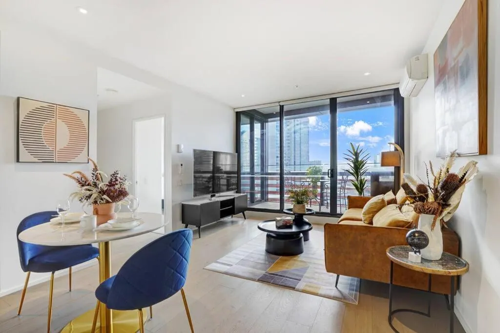 Image 5 of Waterfront 1BR Docklands Apt CollinsSt FreeParking#8314