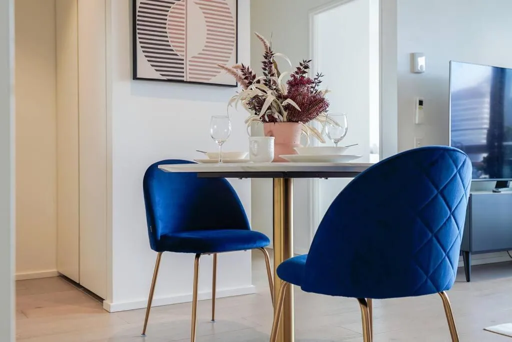 Image 4 of Waterfront 1BR Docklands Apt CollinsSt FreeParking#8314