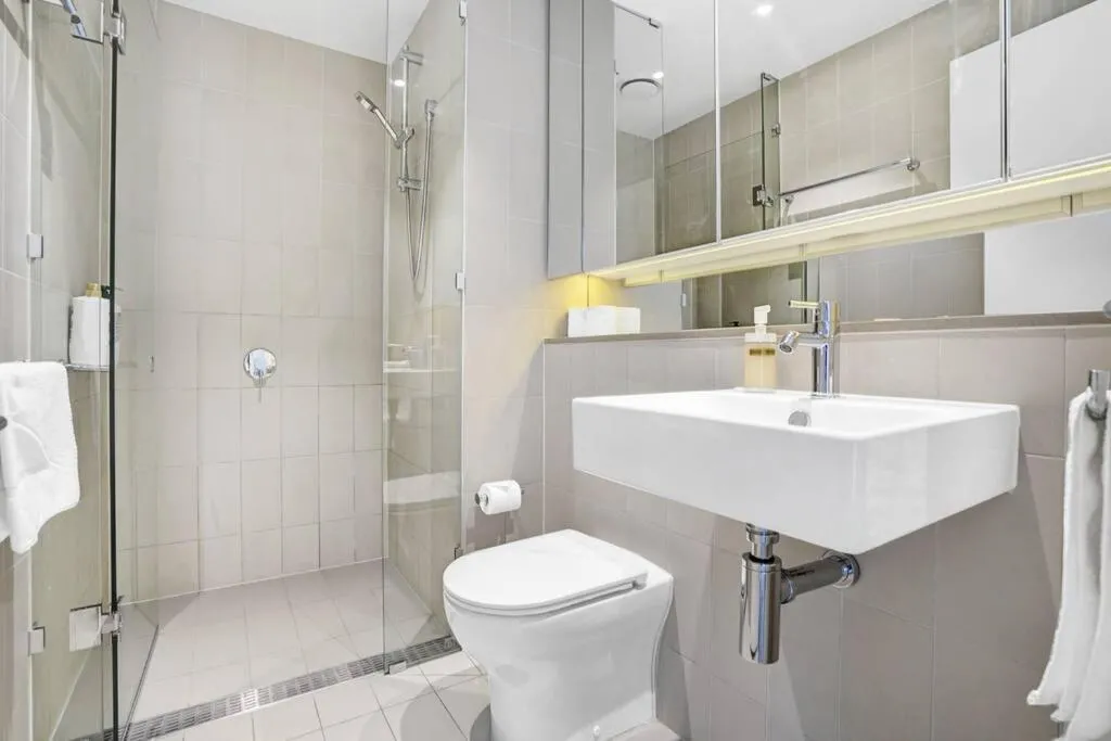 Image 2 of Waterfront 1BR Docklands Apt CollinsSt FreeParking#8314