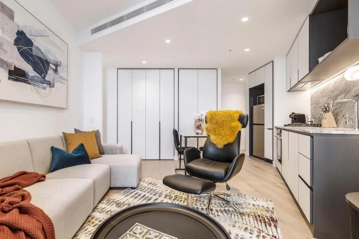 Image 4 of West Side Contemporary Pad in Shopping Precinct