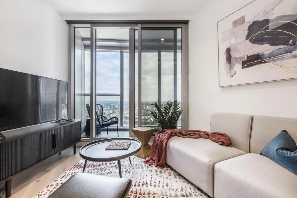 Image 5 of West Side Contemporary Pad in Shopping Precinct