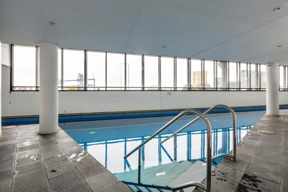 Image 3 of ☆of Southbank☆Light filled apartment☆HUGE private terrace with city views☆Parking☆Pool☆Gym☆WiFi