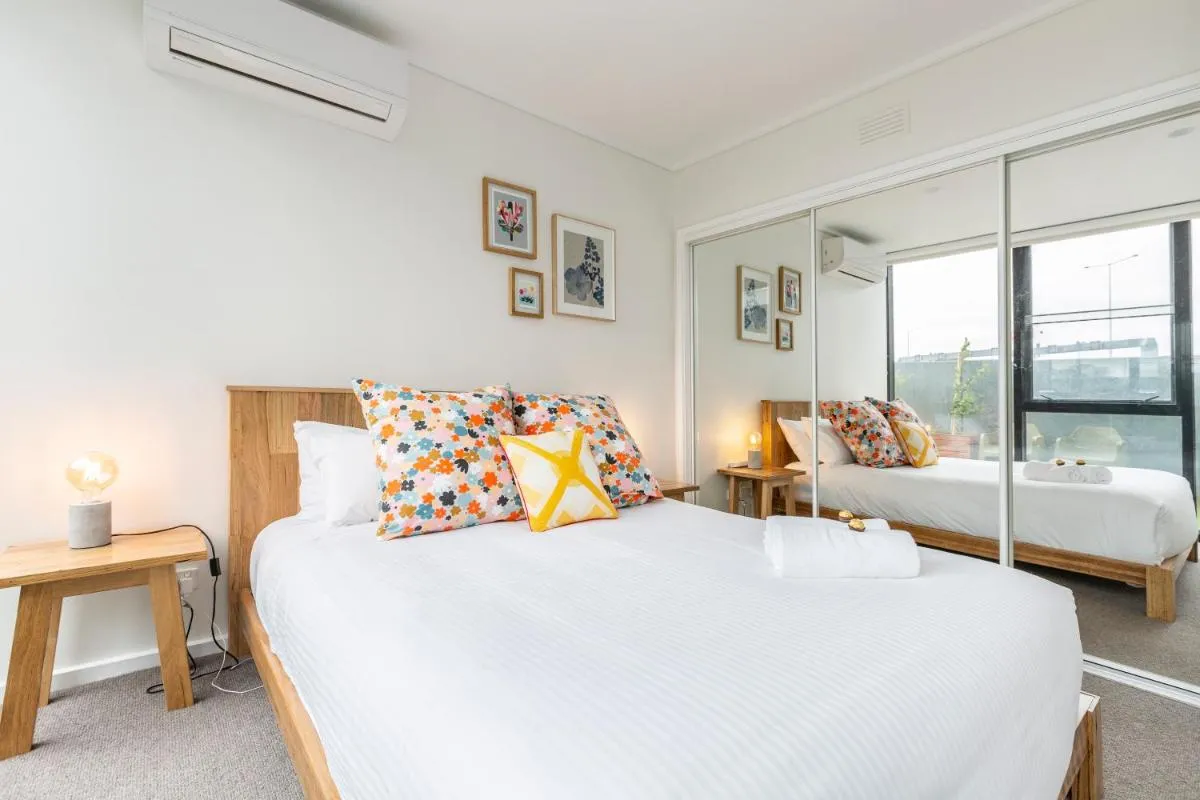 Image 1 of ☆of Southbank☆Light filled apartment☆HUGE private terrace with city views☆Parking☆Pool☆Gym☆WiFi